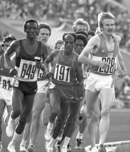Kaarlo Maaninka leads the 5000m in Moscow 1980